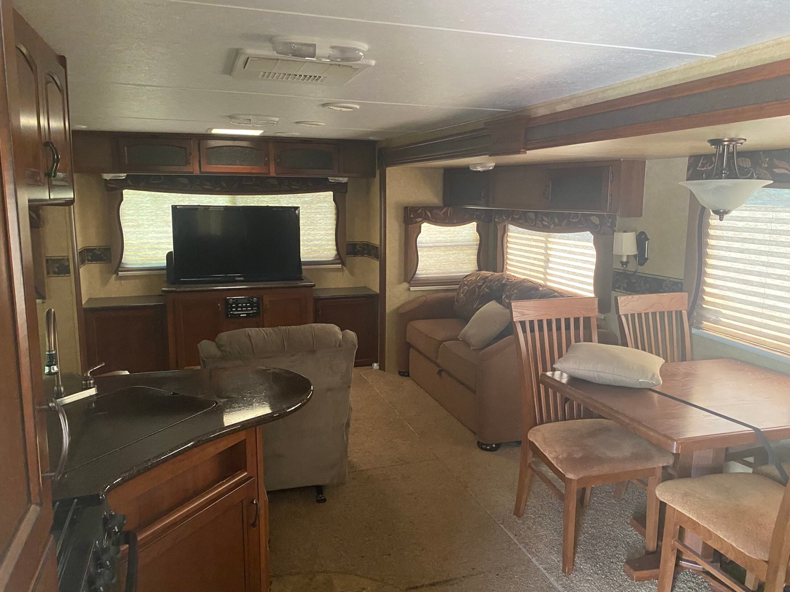 
								2012 Lacrosse Travel Trailer full									