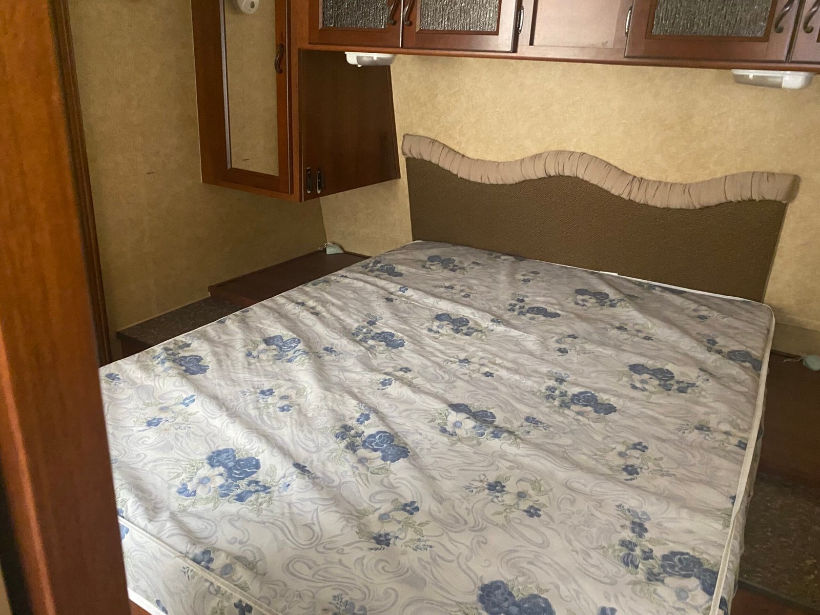 
								2012 Lacrosse Travel Trailer full									